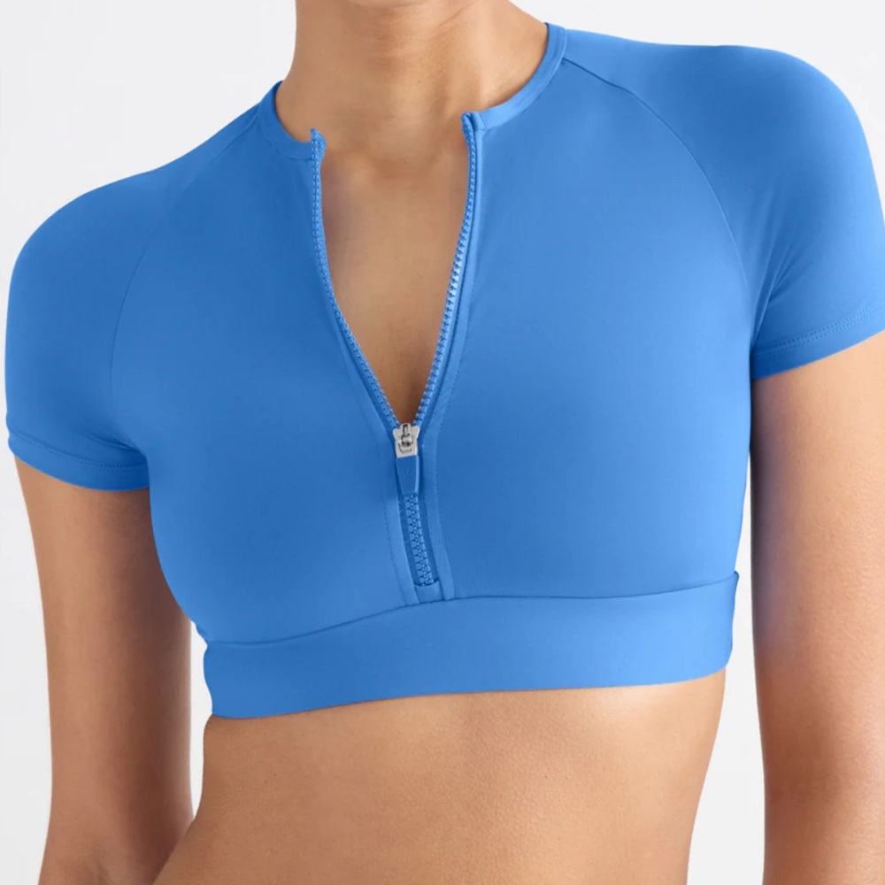 NWOT KNIX Short Sleeve Zip Cropped Swim Top